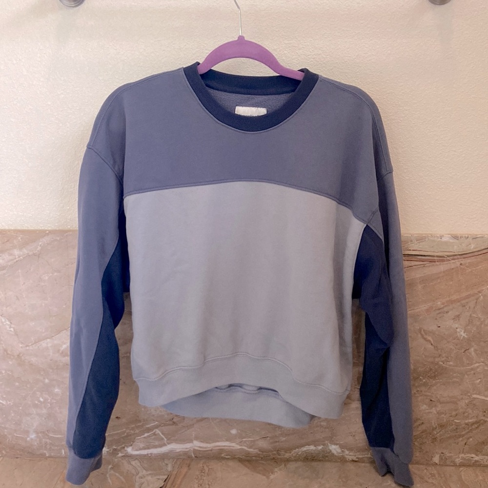 Abercrombie & Fitch Cropped Sweatshirt, size M